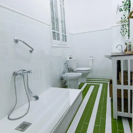 Amazing In Town Hall Square Appartement Valence