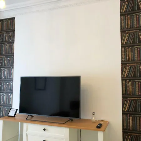 Amazing In Town Hall Square Appartement Valence